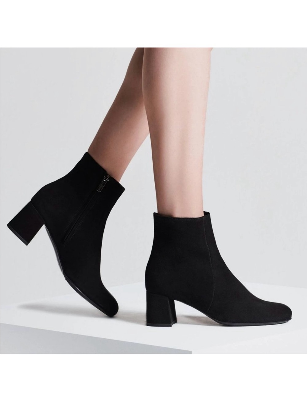La Canadienne Women's Black Suede Booties